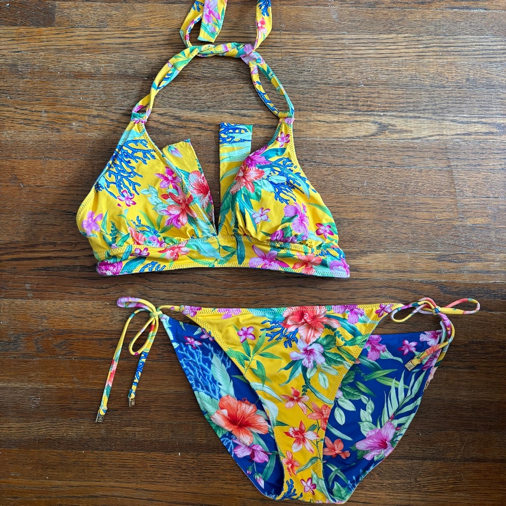 Tommy Bahama Isola Vita Reversible String Bikini - Floral Swimsuit - Medium